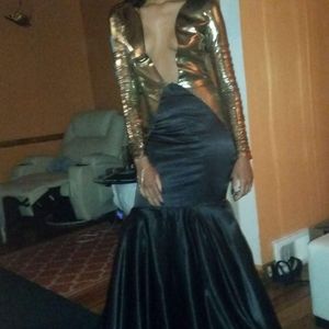 This dress was designed to fit Thet mode